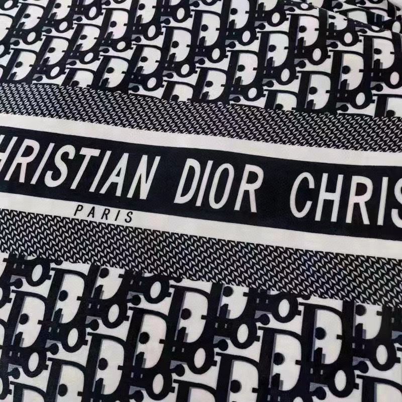 CHRISTIAN DIOR